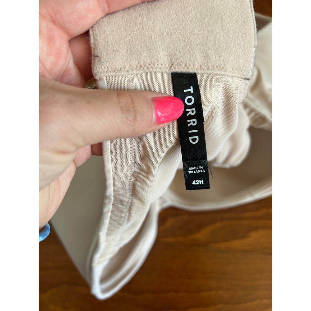 Torrid 360 Back Smoothing Wireless Bra‎ Beige Nude 42H Lightly Padded Adjustable - Picture 3 of 5